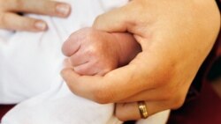 Hỏi đáp Y học: Ngón tay bóp cò bẩm sinh (Congenital trigger finger)